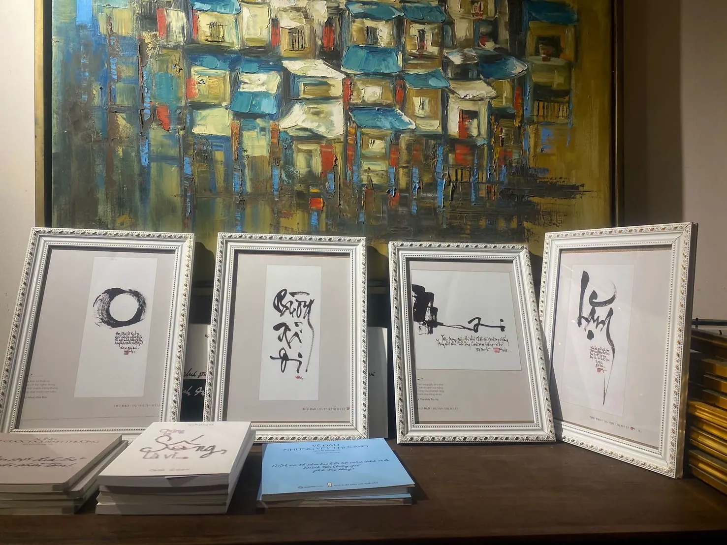 額装作品と書籍