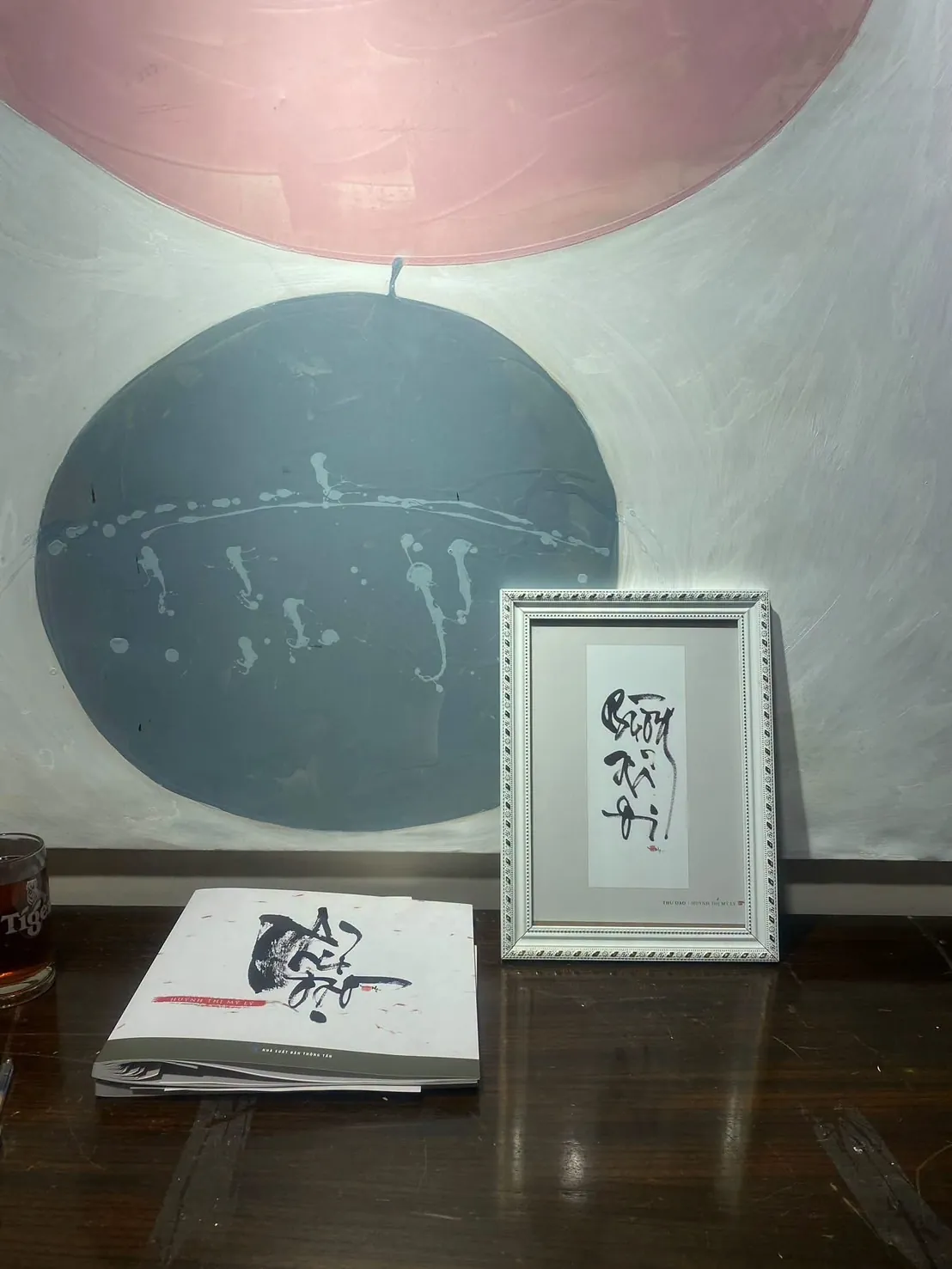 額装作品と書籍